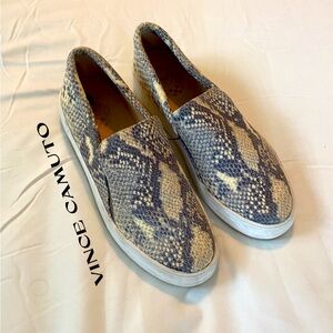 VINCE CAMUTO Korli2 Snakeskin Style Leather Uppers. Comfy & Stylish!✨